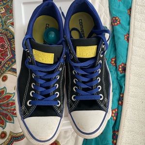 Mens converse.